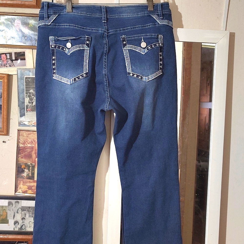 ⭐Butt Lufting Jeans (12) Great Flattering Fit. NWOT - Picture 3 of 4